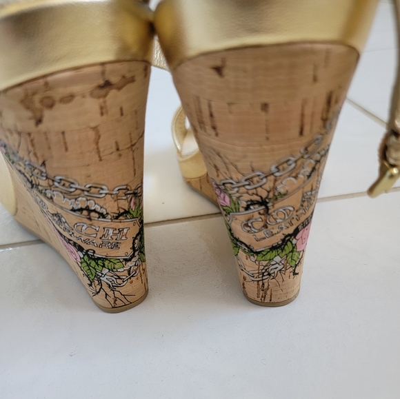 Coach Beige chain embellished wedge sandals very good pre owned condition - Picture 3 of 4